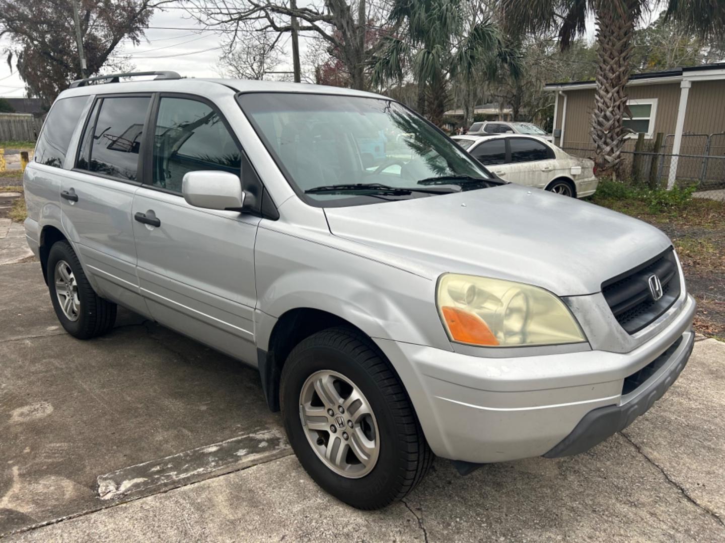 2003 Honda Pilot (2HKYF184X3H) , located at 1758 Cassat Ave., Jacksonville, FL, 32210, (904) 384-2799, 30.286720, -81.730652 - $3000.00 CASH 2003 HONDA PILOT 281,537 MILES 3RD ROW SEATING 4-DOOR AUTOMATIC TRANSMISSION ICE COLD AIR CONDITIONING RUNS GREAT HONDA QUALITY GREAT PRICE!! CALL US TODAY @ 904-384-2799 THIS ONE WON'T LAST!!! - Photo#2